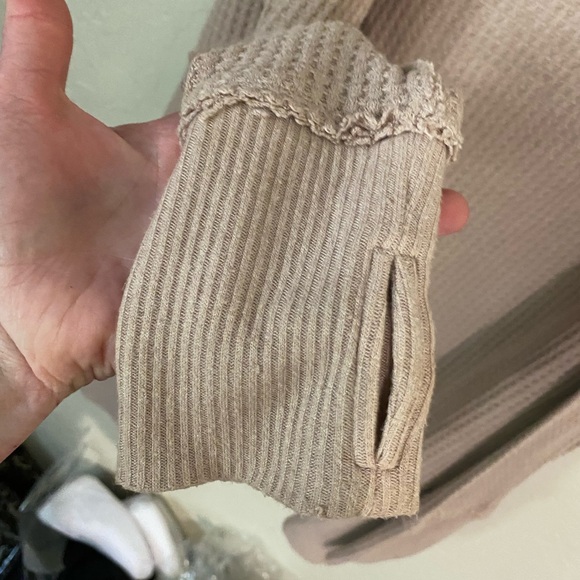 Final Price Drop 🔥 Free People NorthShoreThermal  Top , Side Splits Thumbholes - Picture 12 of 15